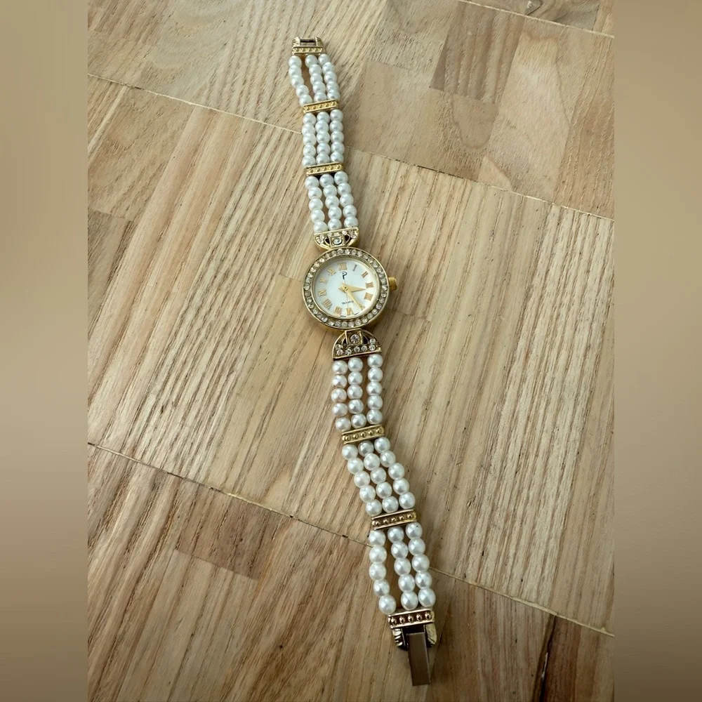 Vintage Ladies gold tone faux pearl watch NEW BATTERY